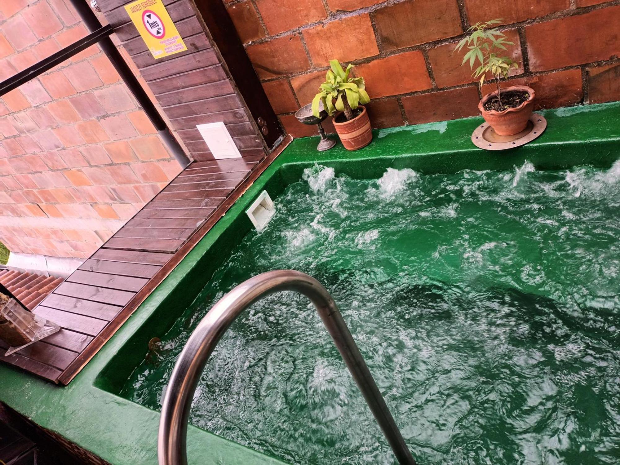 Casa Los Naranjos Hostal Medellín Eksteriør billede